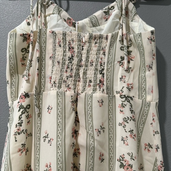 MOONSEA NEW🔥Floral Cream Dress with Slit Size L - Picture 7 of 11